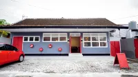 Home Addicts Hostel Hotels in Wirobrajan