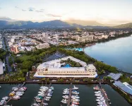 Shangri-La The Marina, Cairns Hotels near Cairns Esplanade Lagoon