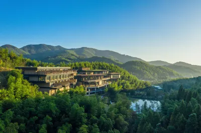 Huixin Retreats