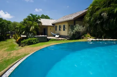 Maca Bana Hoteles cerca de Fort George