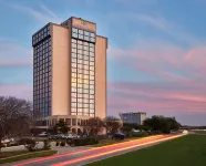 Crowne Plaza Dallas Market Ctr - Love Field Hotel berhampiran The Bomb Factory
