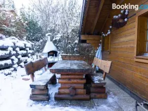 Chalet le Joyau - Cosy Mountain Hideaway for up to 6 - Close to Shops, Restaurants and Ski Lifts