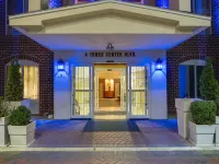 Holiday Inn Express & Suites Tower Center New Brunswick Hotel berhampiran Rutgers–New Brunswick