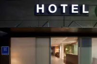 Travelodge Malaga Airport Hotel dekat Padel Tennis Club Torremolinos View