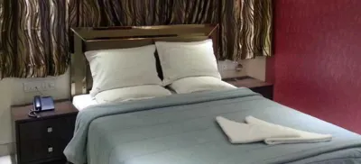 Hotel Kamran Residency-Near US Embassy Hotel dekat YWCA