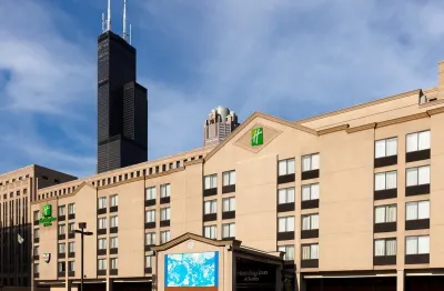Holiday Inn & Suites Chicago-Downtown Hotels near Chicago Union Station